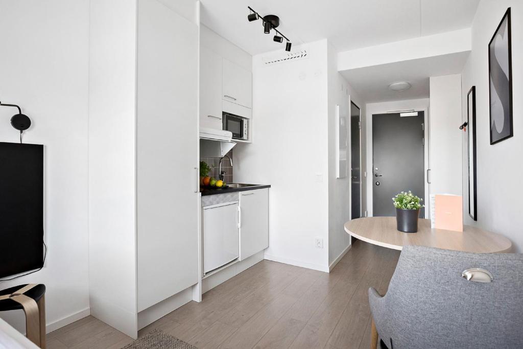 Forenom Hotel Flemingsberg - 10Min From Aelvsjoe Huddinge Eksteriør billede