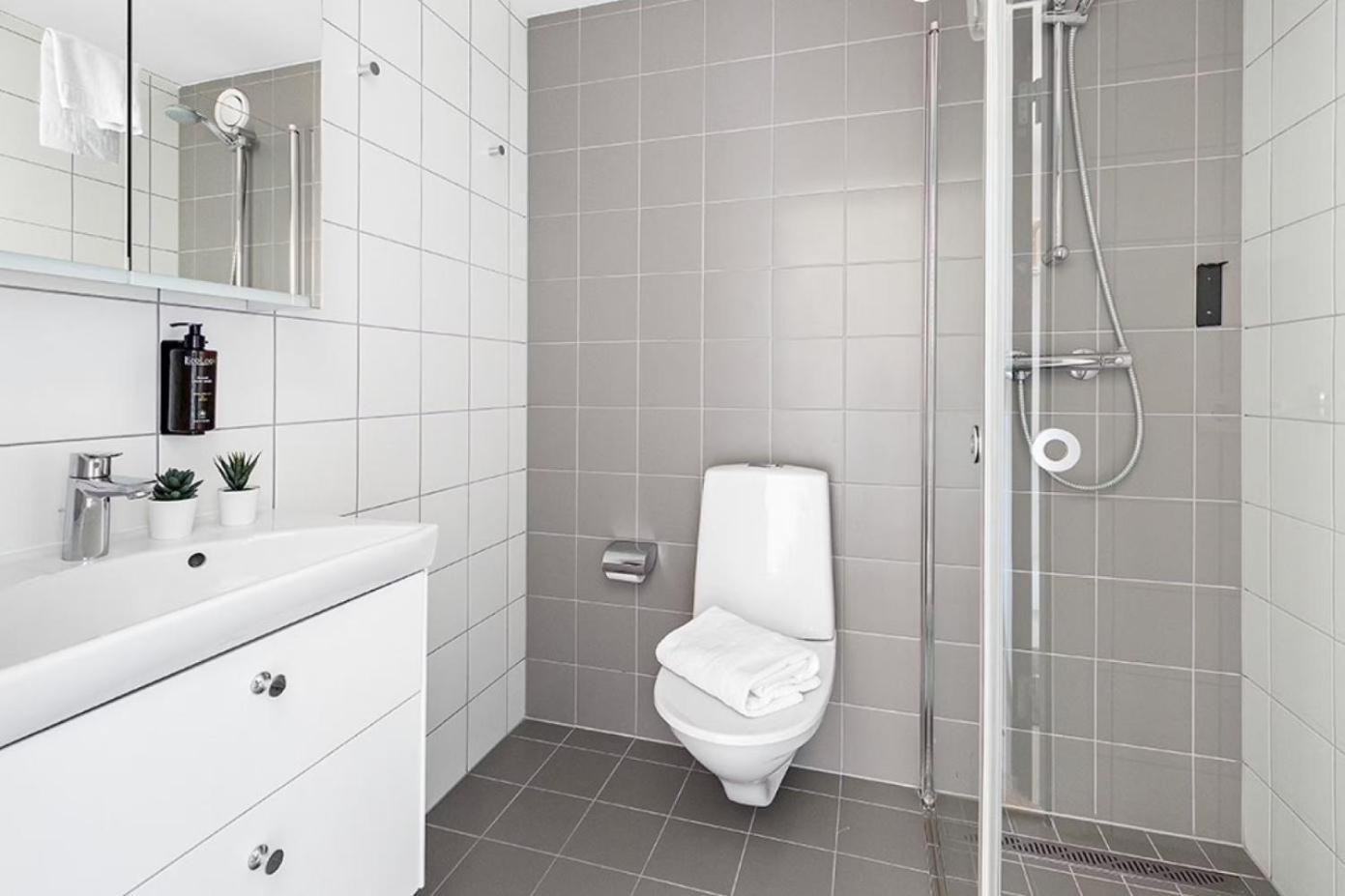 Forenom Hotel Flemingsberg - 10Min From Aelvsjoe Huddinge Eksteriør billede